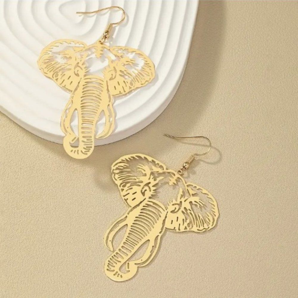✨🆕 ✨🔅🐘 Beautiful BoHo Elephant 🐘 Golden Tone Dangle Earrings 🐘🔅✨
